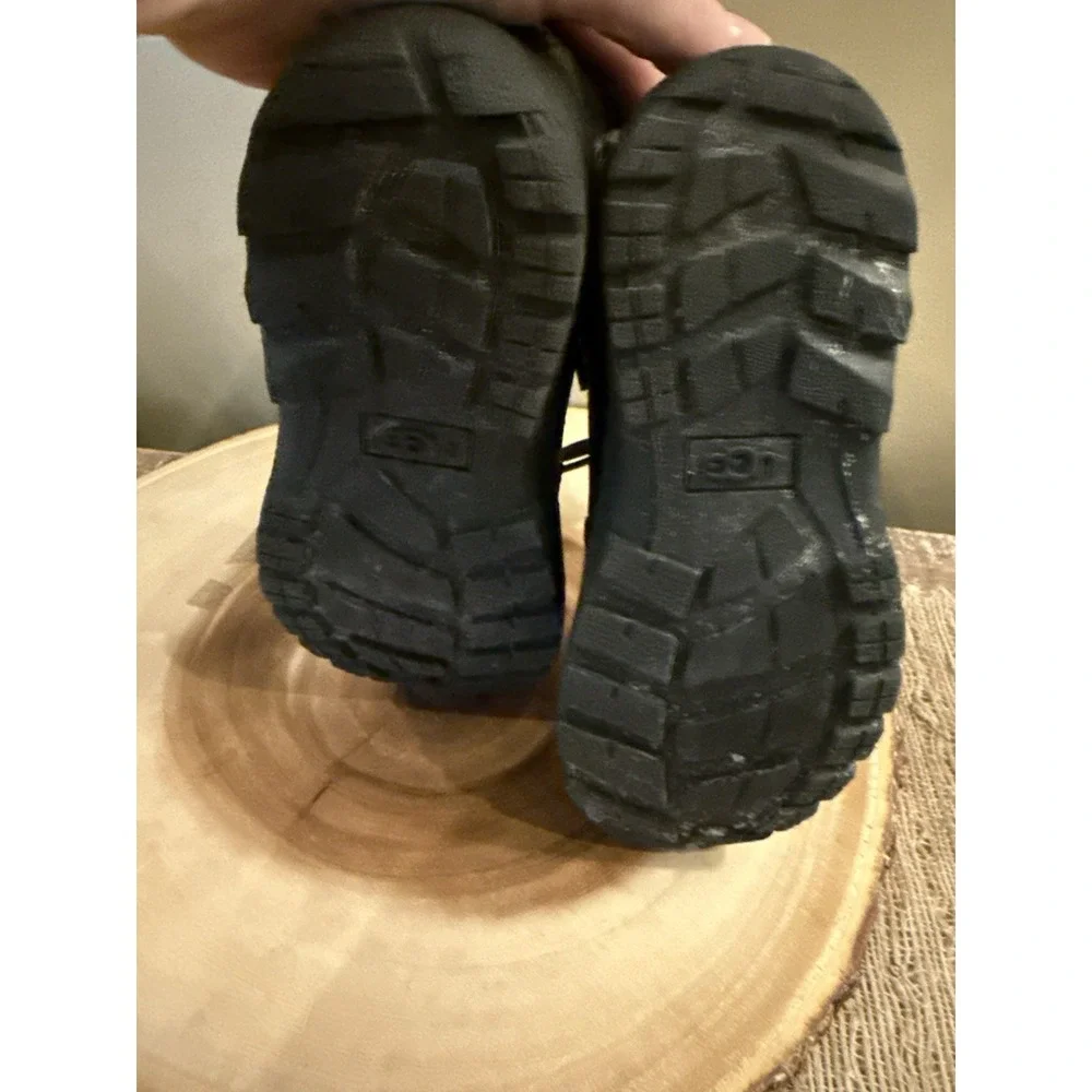N/A ugg kids